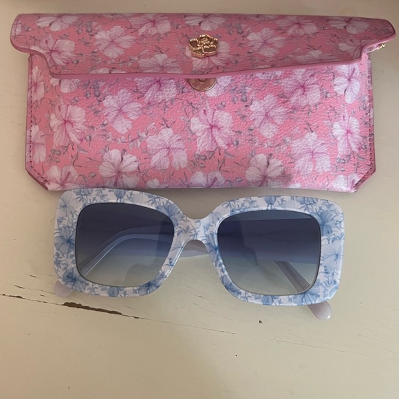 Love Shack Fancy Arietta Sunglasses-brand new - Picture 1 of 4